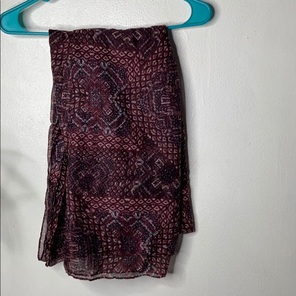 🐇 light burgundy patterned scarf